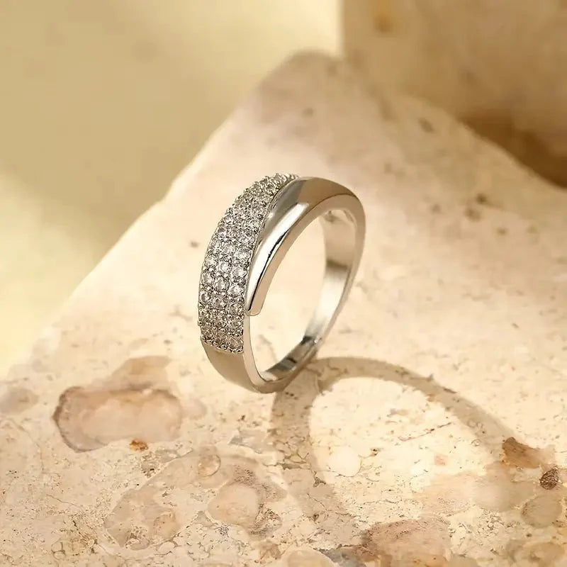 Strala | Elegant Ring