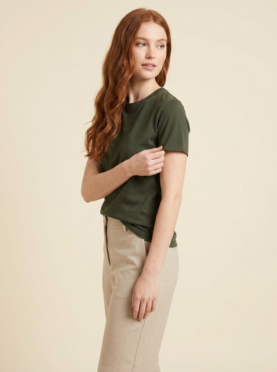 Elise everyday cotton tee dark green on model