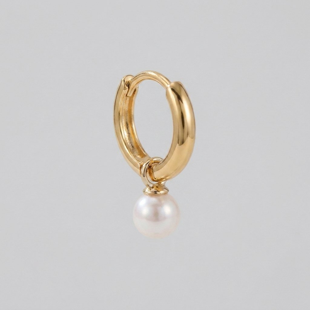 Oralie | Small vintage earrings with a subtle shimmer