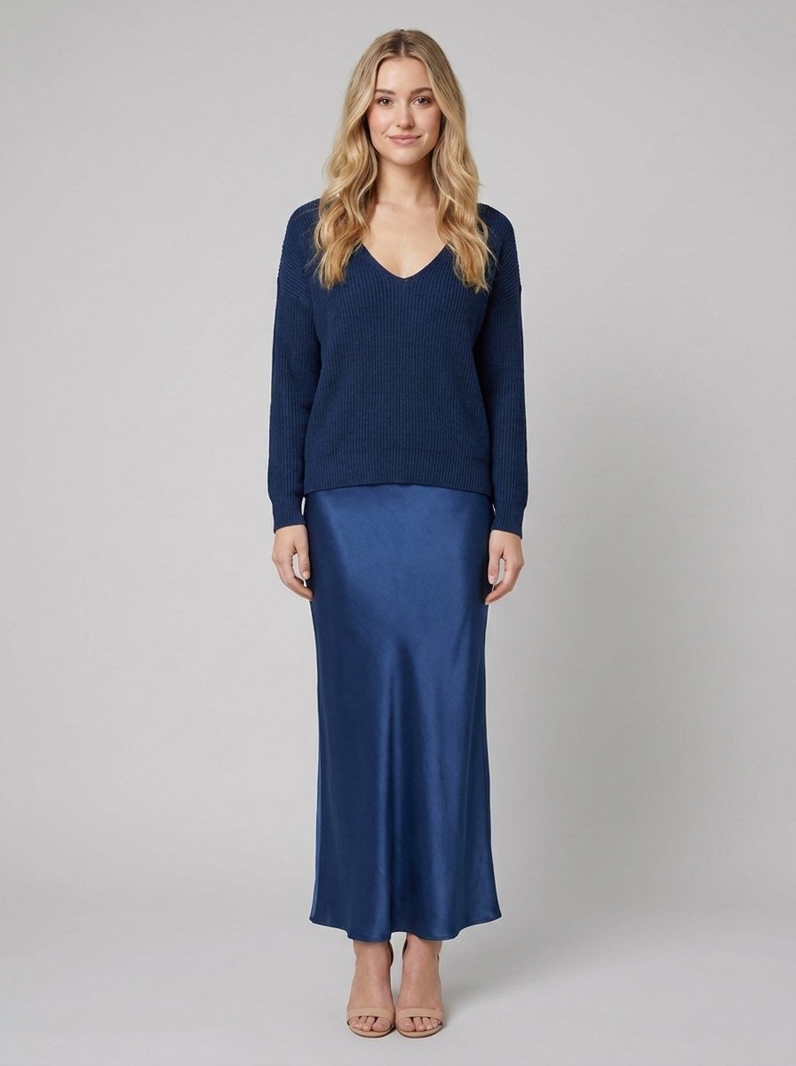 Satin Elegance set navy blue on blonde model