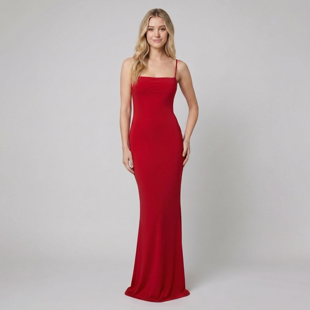 Sera square-neck column evening gown in red